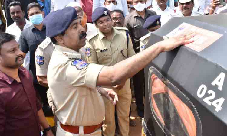 నిఘా నీడలో.. ఆటోలు, క్యాబ్‌లు