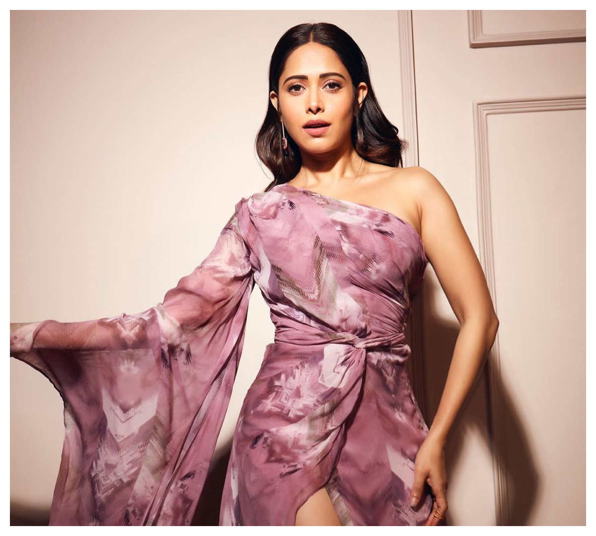 Nushrratt Bharuccha | అందంతో కేకపెట్టిస్తున్న నుష్రత్ బరుచా..