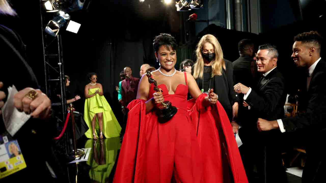 ఘ‌నంగా ఆస్కార్ అవార్డుల ప్ర‌దానం.. మెరిసిన ‘అరియానా’