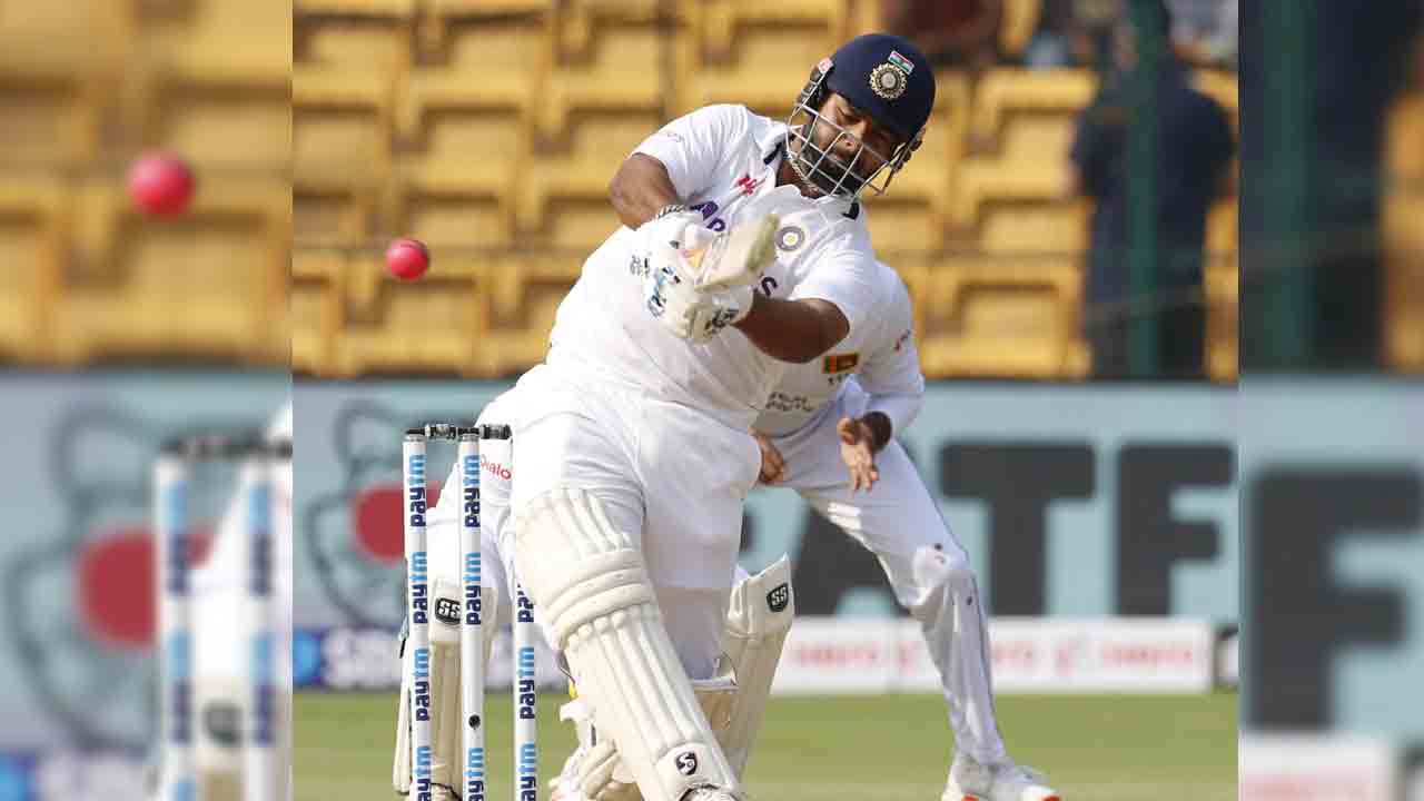 IND vs SL | పంత్ క్లీన్ బౌల్డ్.. ఐదో వికెట్‌ కోల్పోయిన టీమిండియా