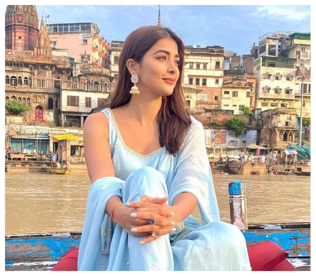 Pooja Hegde | క్యూట్ లుక్స్‌లో పూజా హెగ్డే..