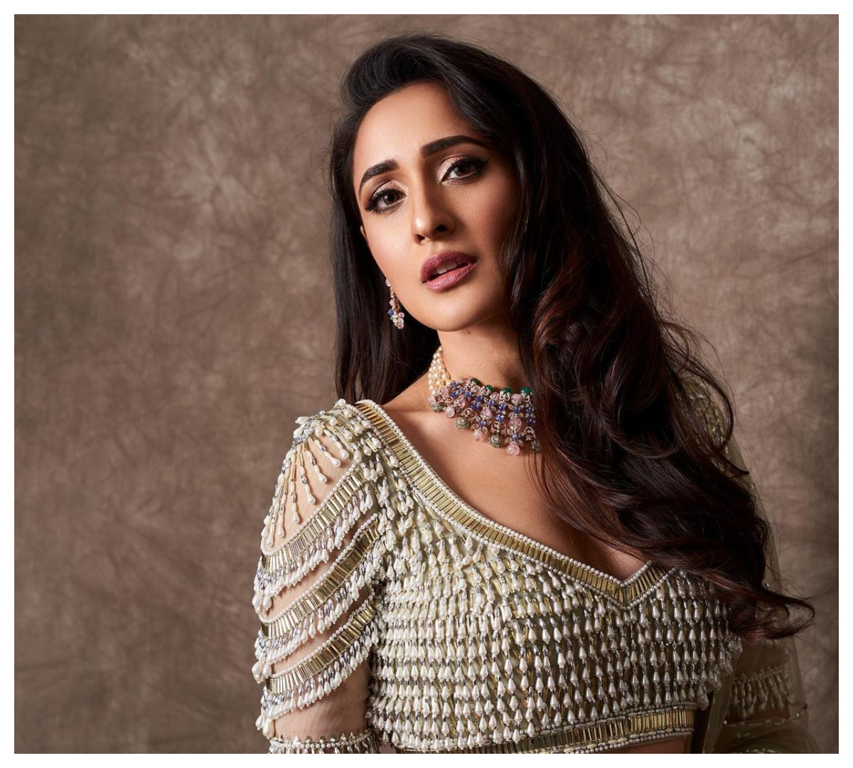 Pragya Jaiswal | ట్రెడిషనల్ డ్రెస్‌లో ప్రగ్యా జైస్వాల్‌ హొయలు అదరహో..