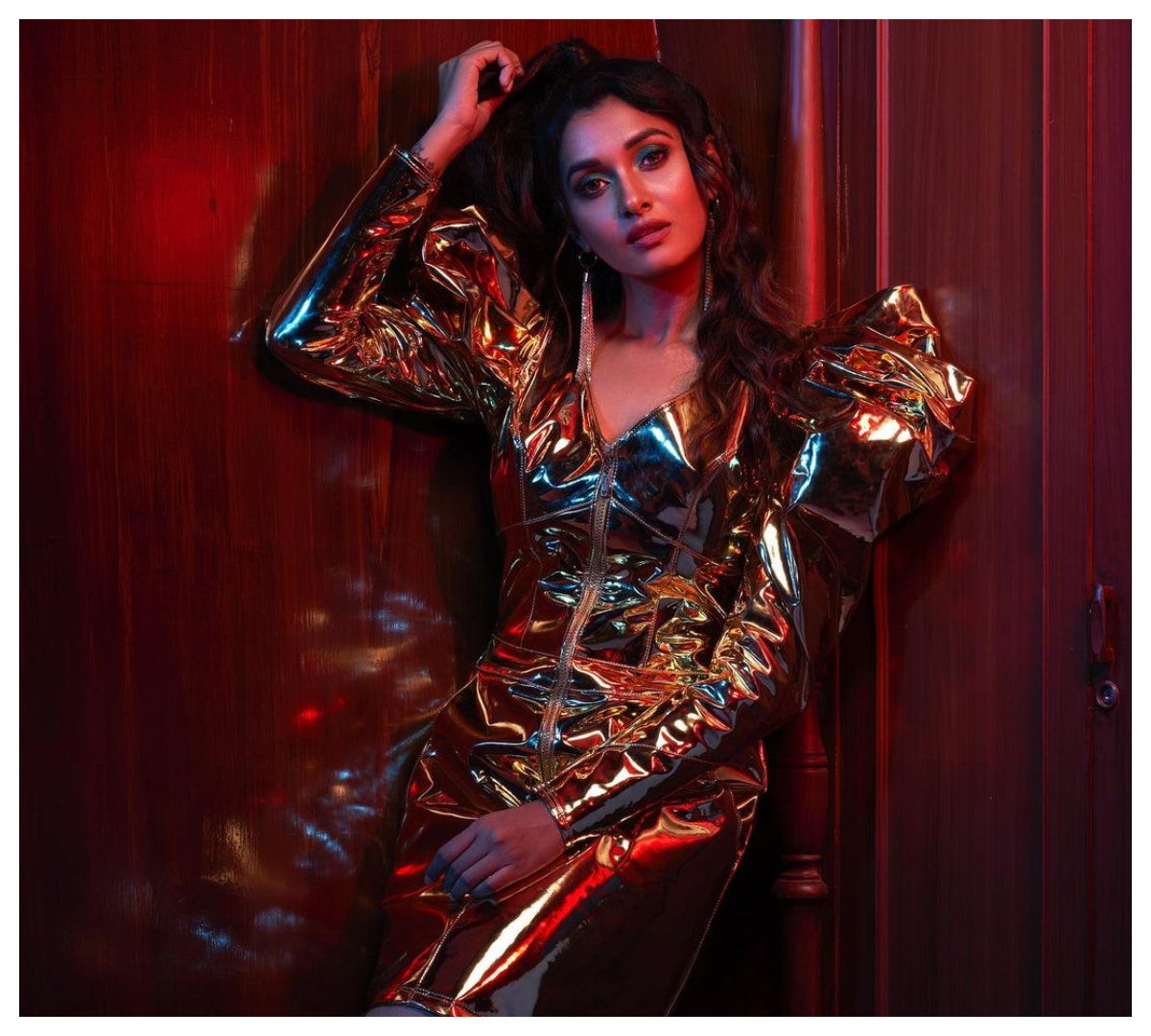 Priya Bhavani Shankar | గోల్డ్ క‌ల‌ర్‌ డ్రెస్‌లో ప్రియా భవానీ శంకర్ మెరుపులు..