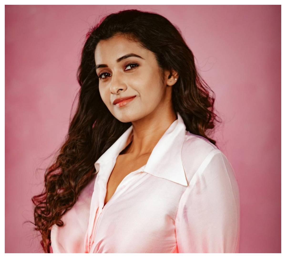 Priya Bhavani Shankar | క్యూట్ లుక్స్‌లో ప్రియా భవానీ శంకర్ స్టిల్స్..