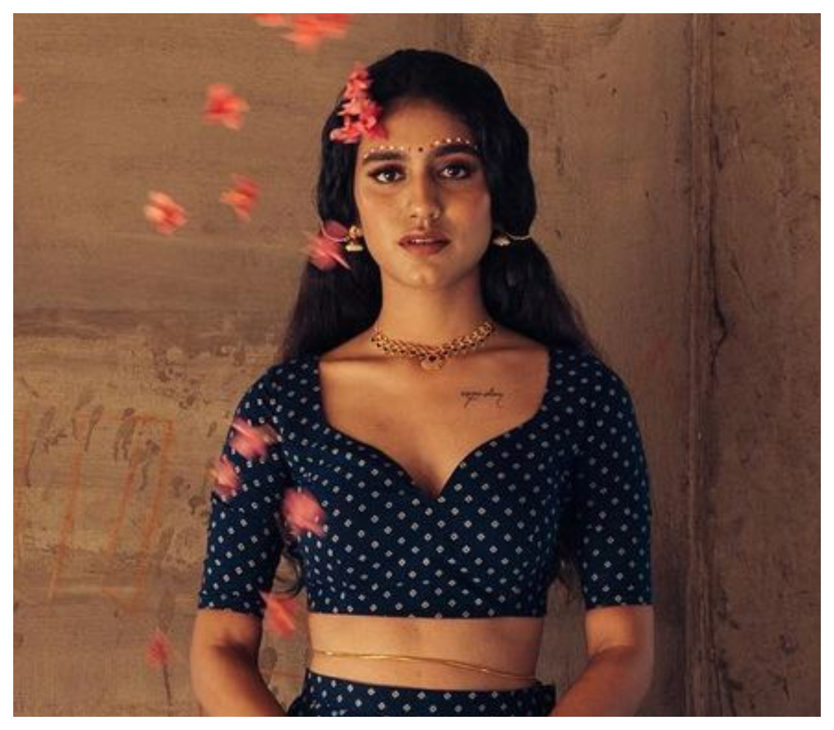 Priya Prakash Varrier | కుర్రాళ్ల మనసు దోచేస్తున్న ప్రియా ప్రకాష్ వారియర్..