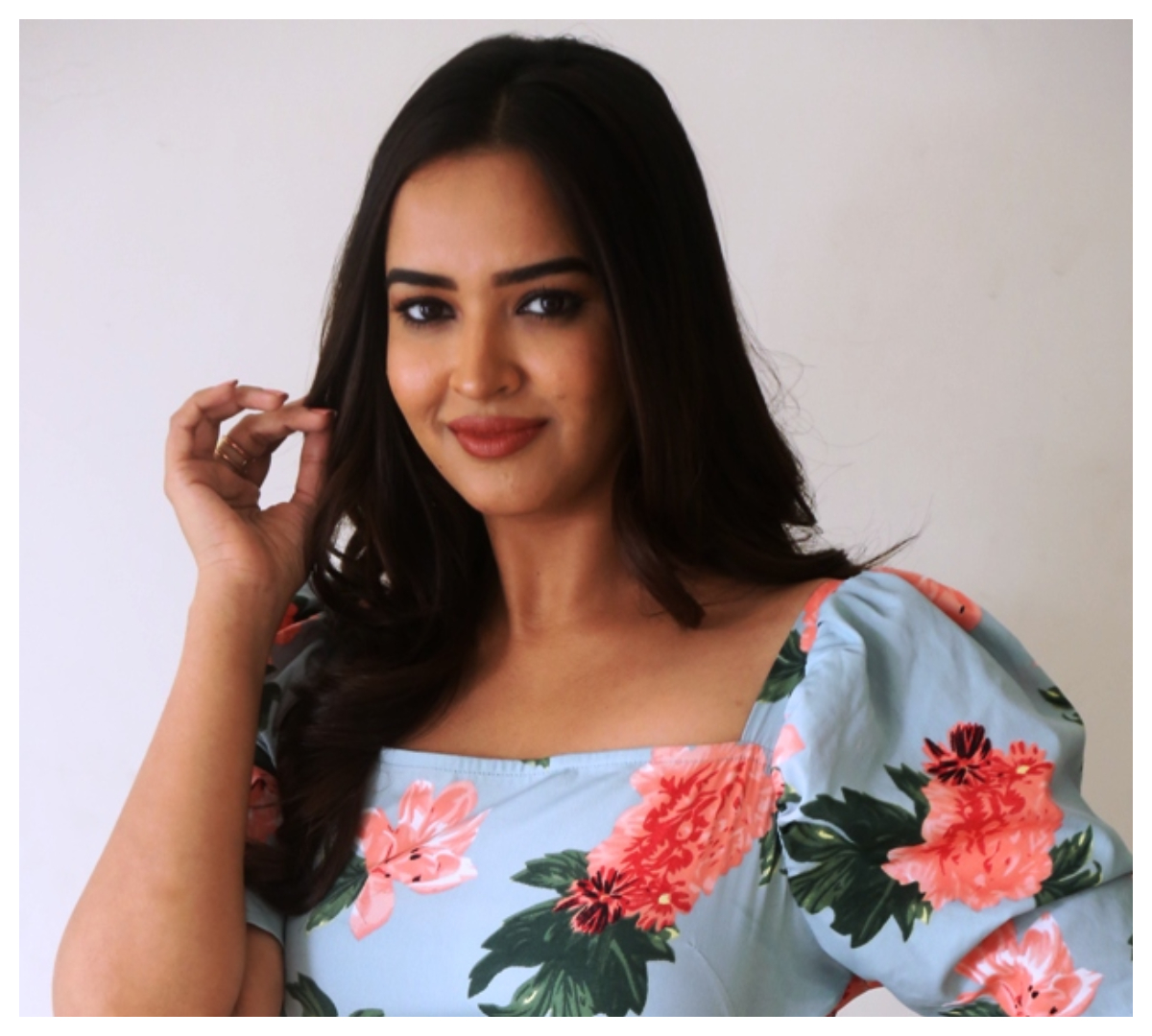 Pujita Ponnada | స్టన్నింగ్ ఫొటోషూట్‌లో పూజిత పొన్నాడ..