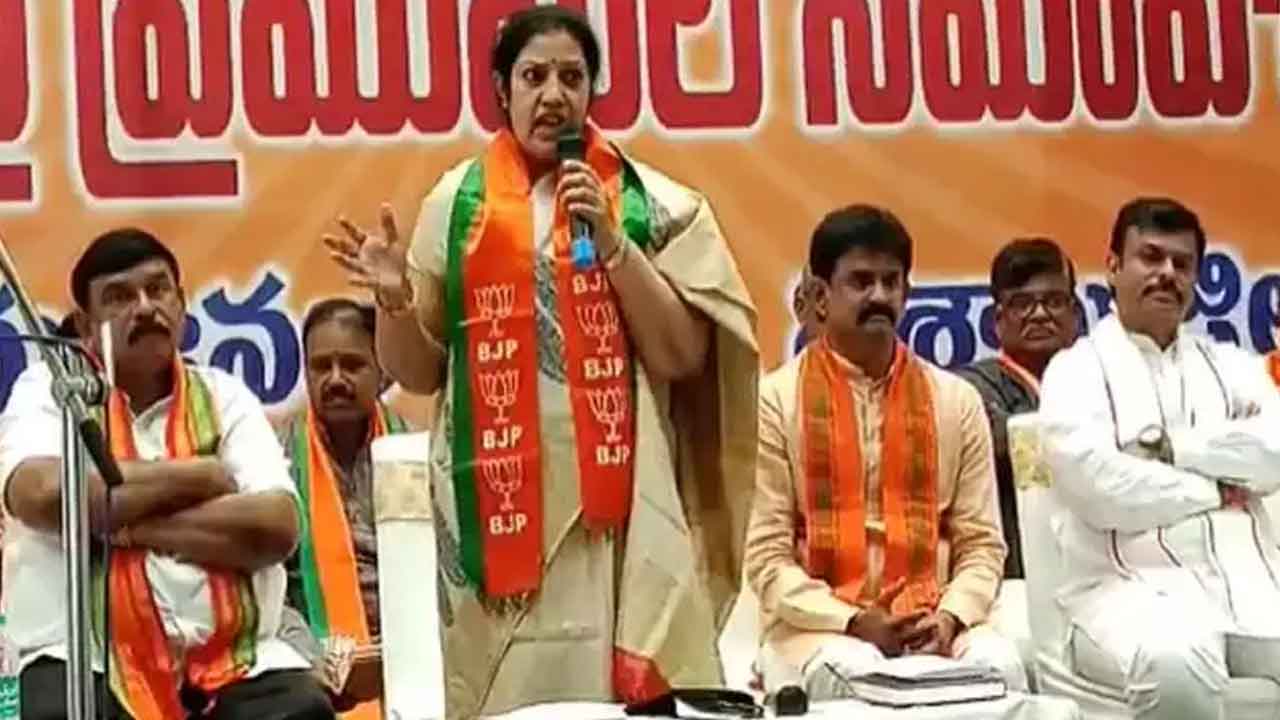 ఏపీ సర్కార్‌కు అప్పుపై ఉన్న ధ్యాస రాష్ట్రాభివృద్ధిపై లేదు: పురందేశ్వరి