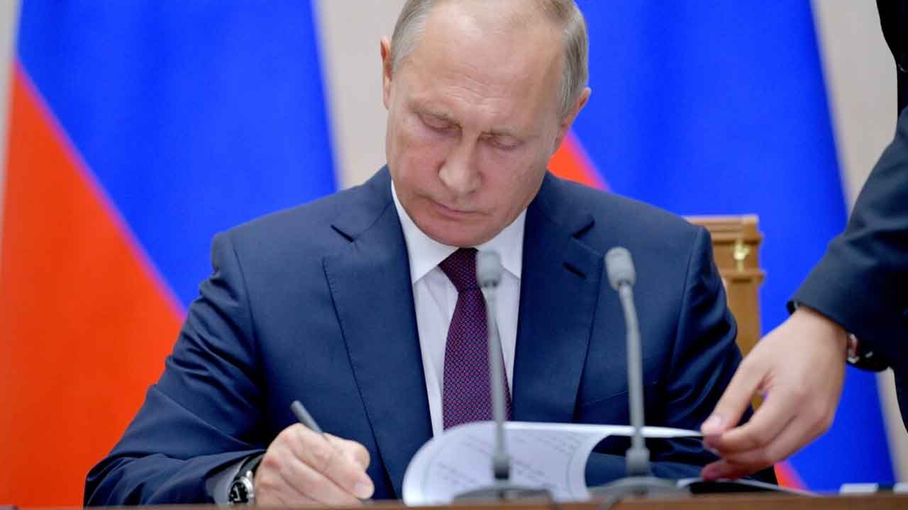 Vladimir Putin | పుతిన్‌పై రష్యాలో వ్యతిరేకత.. అయినా, ఆన్‌లైన్‌ ఓటింగ్‌ చట్టానికి ఆమోదం