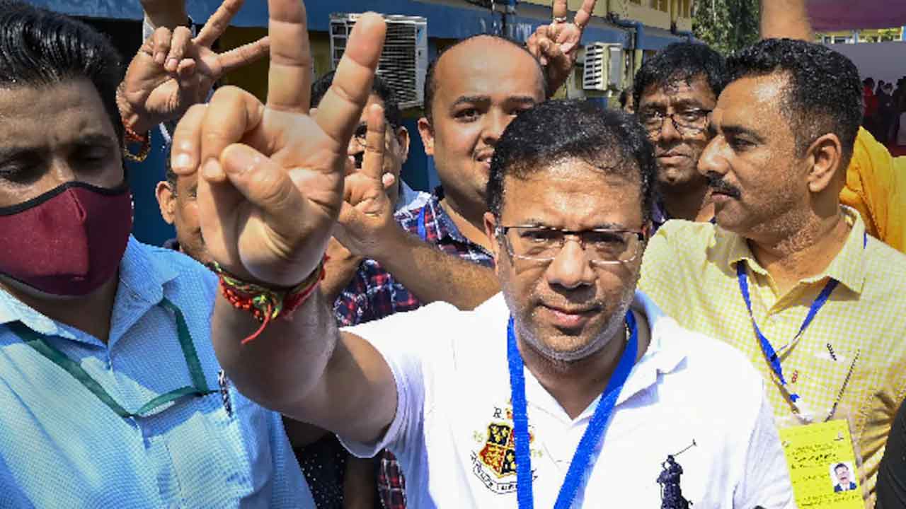 BJP Leader Mets Goa Governor | గోవా గ‌వ‌ర్న‌ర్‌తో బీజేపీ నేత రాణే భేటీ.. వ్య‌క్తిగ‌త‌మేనా?!