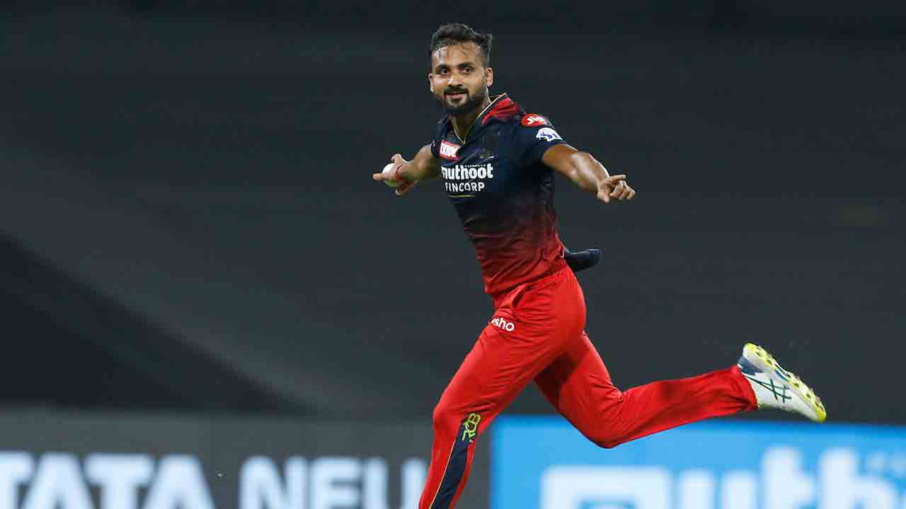 RCB vs KKR | వెంకటేశ్ అయ్యర్ అవుట్.. తొలి వికెట్ కోల్పోయిన కేకేఆర్
