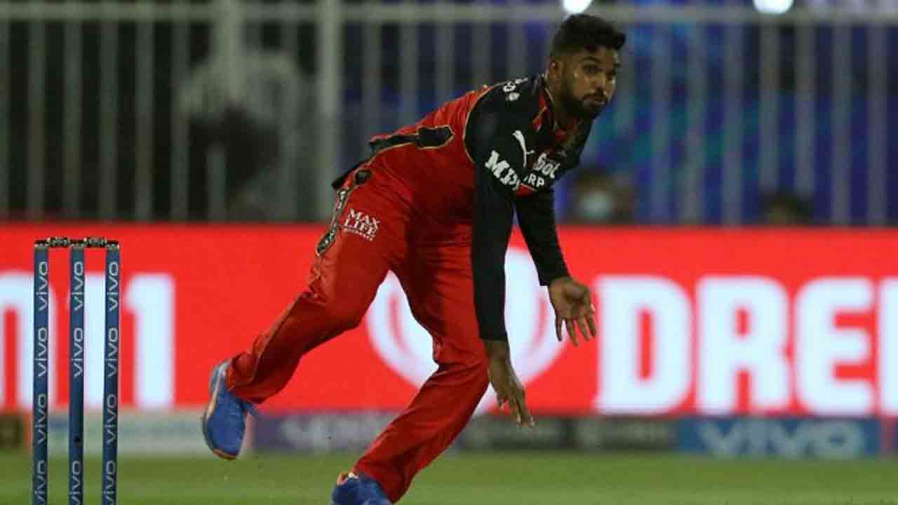 RCB vs KKR | శ్రేయాస్ కూడా అవుట్.. నాలుగు వికెట్లు కోల్పోయిన కోల్‌కతా