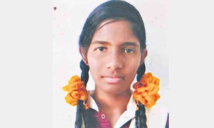 రైలు కిందపడి విద్యార్థిని ఆత్మహత్య