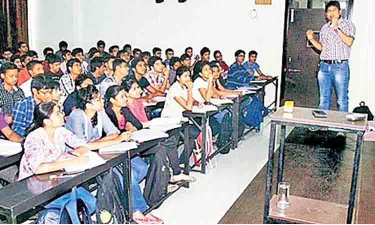 కొలువు కొట్టేందుకు..కోచింగ్‌ బాట