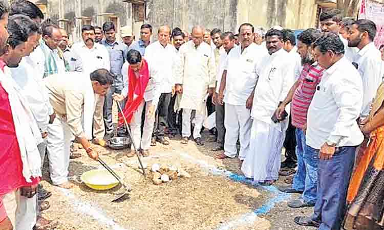 అభివృద్ధి పనులు త్వరగా పూర్తి కావాలి