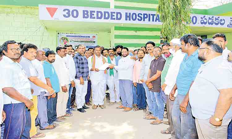 చిరువ్యాపారుల సమస్యలు పరిష్కరిస్తాం