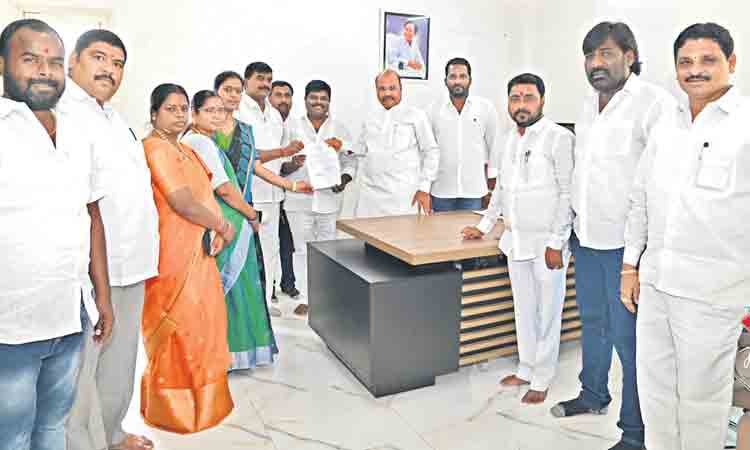 ఊరూరా.. వడ్ల పోరు..