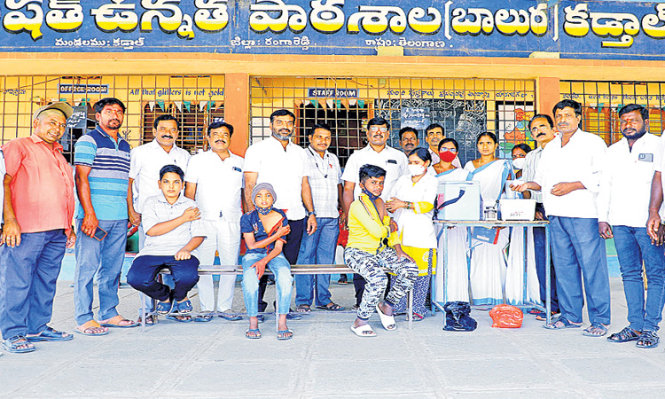 కరోనా కట్టడికి వ్యాక్సిన్‌ వేయించుకోవాలి