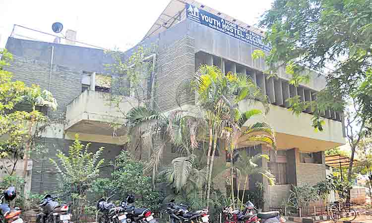 హాస్టళ్ల వేటలో ఉద్యోగార్థులు