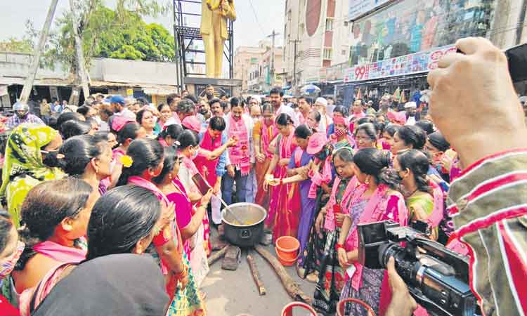 కేంద్ర మంత్రి అహంకార పూరిత మాటలపై జనం ఆగ్రహం