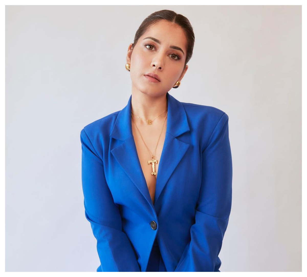 Raashii Khanna | బ్లూ క‌ల‌ర్ డ్రెస్‌లో రాశి ఖన్నా మైండ్ బ్లోయింగ్ పిక్స్..