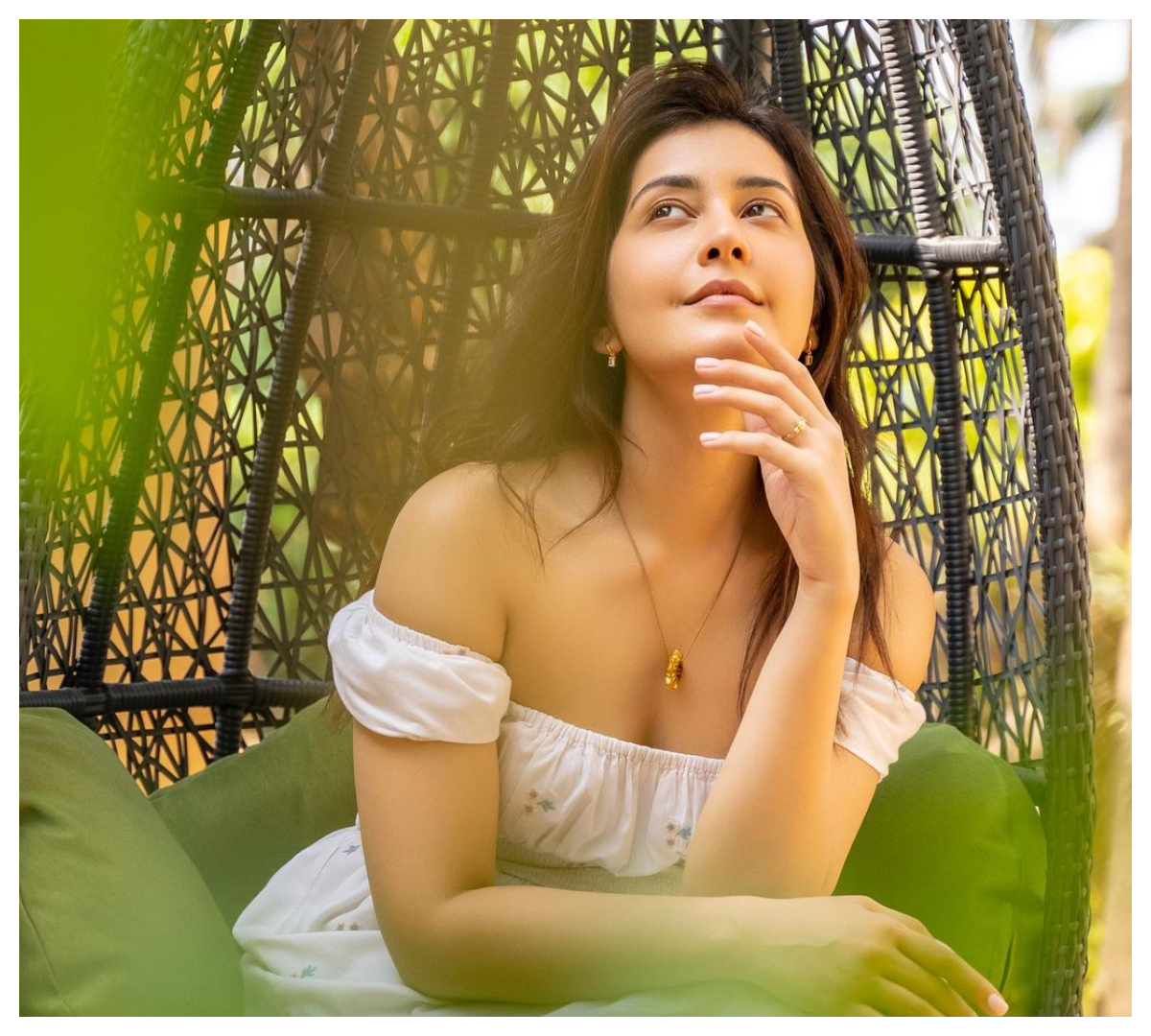 Raashii Khanna | రాశి ఖన్నా అందాల సోయగం..