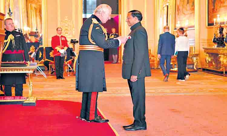 డాక్టర్‌ రాఘురామ్‌కు బ్రిటీష్‌ రెండో అత్యున్న పురస్కారం