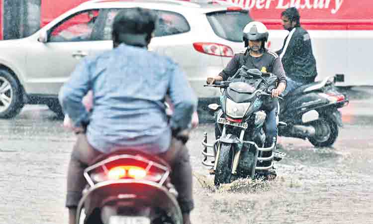 నేడు, రేపు అక్కడక్కడా వర్షాలు