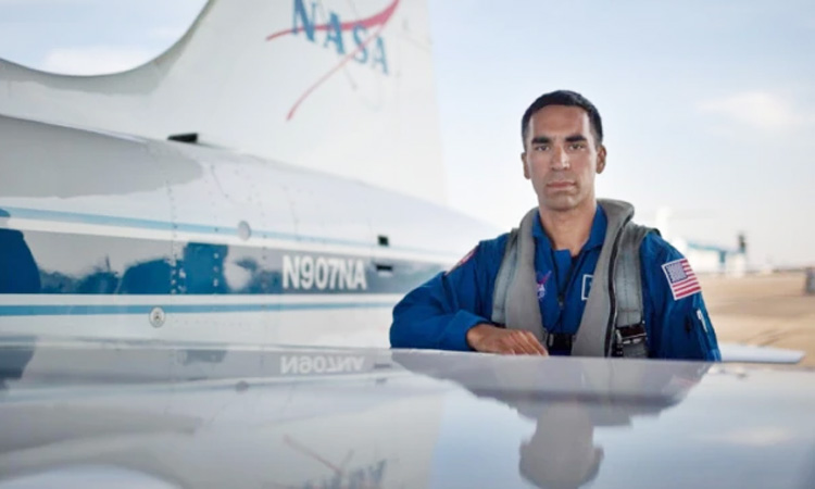 అంతరిక్షంలో రాజాచారి స్పేస్‌వాక్‌