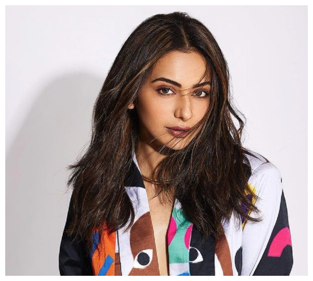 Rakul Preet Singh | మల్టీకలర్ డ్రెస్‌లో ర‌కుల్ ప్రీత్ సింగ్ హొయలు..