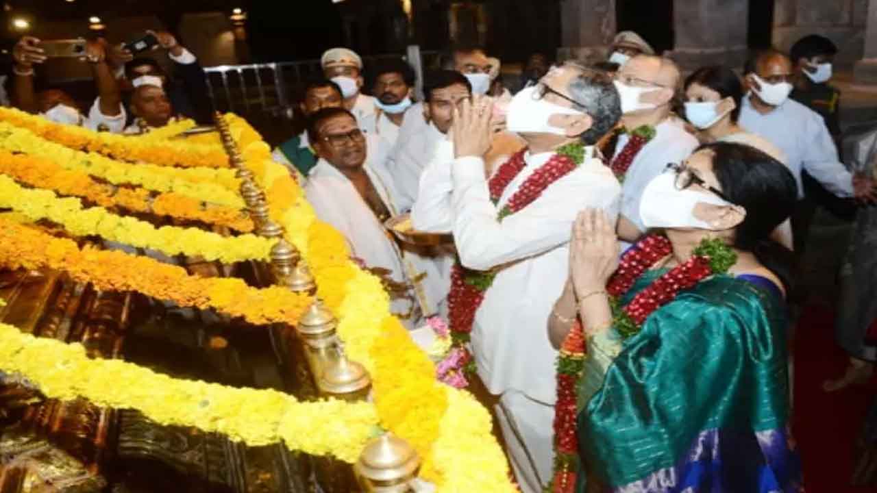 మల్లన్న సేవలో సీజేఐ ఎన్వీ రమణ దంపతులు