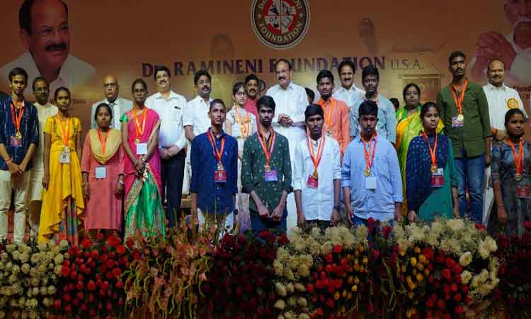 పెంచుకున్నది పంచుకోవడంలో ఆనందం వెలకట్టలేనిది: వెంకయ్యనాయుడు