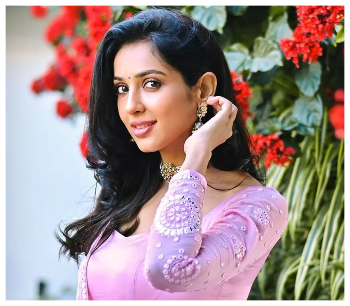 Riya Suman | గులాబీ కలర్ డ్రెస్‌లో రియా సుమ‌న్ అందాలు..