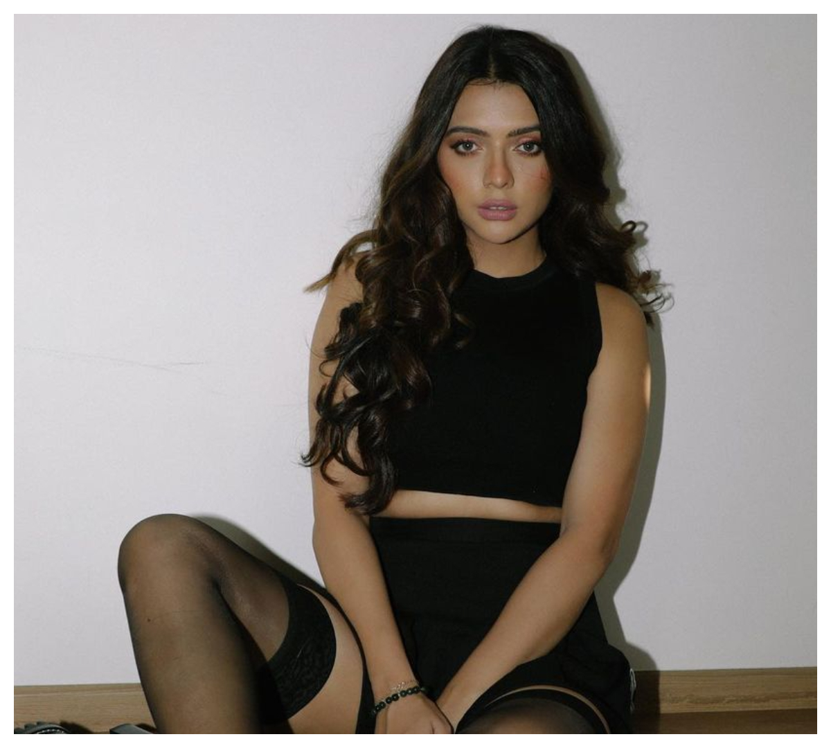 Ruhii Siingh | బ్లాక్ క‌ల‌ర్‌ డ్రెస్‌లో కేకపెట్టిస్తున్న రూహి సింగ్..