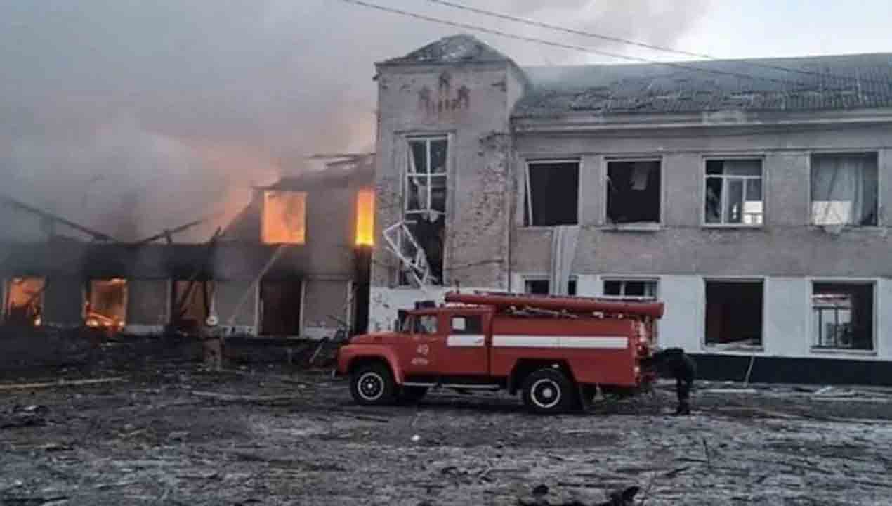 ఉక్రెయిన్‌ స్కూల్‌, సాంస్కృతిక కేంద్రంపై రష్యా దళాల కాల్పులు… 21 మంది మృతి