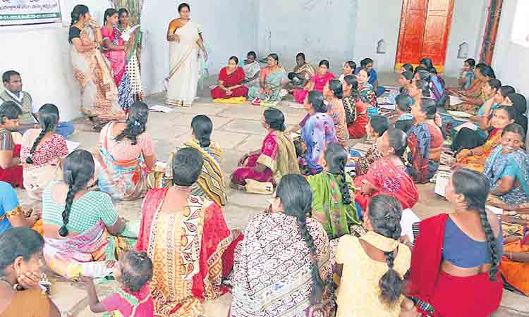 స్త్రీనిధి.. పెన్నిధి