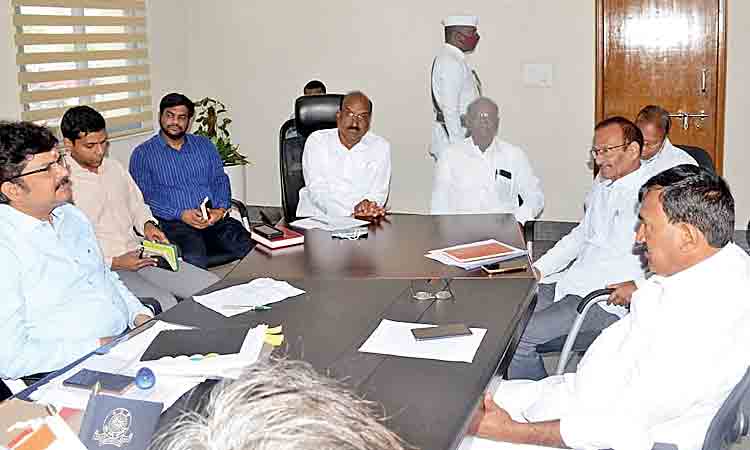 డబుల్‌ బెడ్‌రూం ఇండ్ల జాబితా 10లోగా పూర్తిచేయాలి