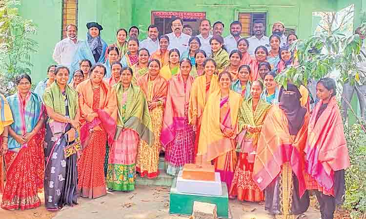 సహసమే ఊపిరిగా..