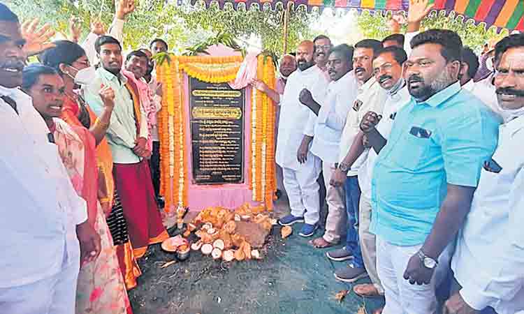 మోసపూరిత ప్రచారాలు చేస్తున్న బీజేపీ నేతలు