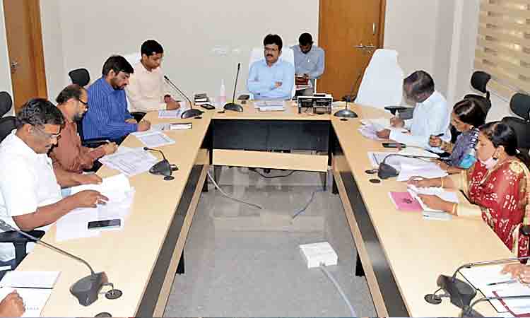 దళితబంధు యూనిట్ల గ్రౌండింగ్‌ ప్రారంభించాలి