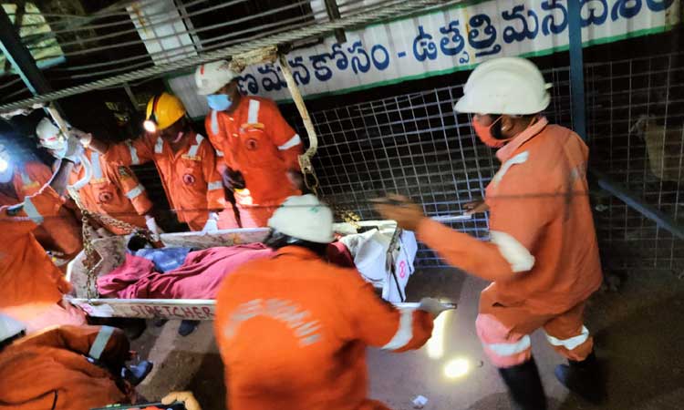 సింగరేణిలో విషాదం.. అడ్రియాల్‌ గనిలో చిక్కుకున్న ముగ్గురు మృతి