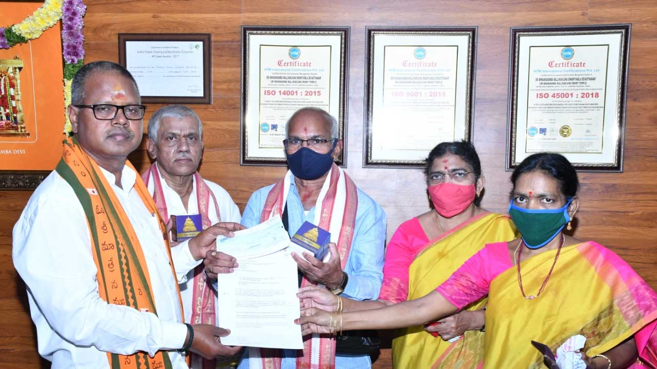 శ్రీశైలం దేవస్థానానికి రూ.5లక్షల విరాళం