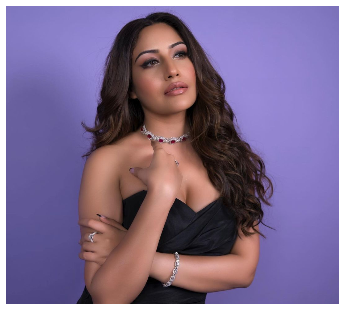 Surbhi Chandna | అల్ట్రా స్టైలిష్‌ లుక్స్‌లో సురభి చందన..