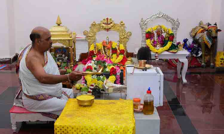 యాదాద్రిలో శాస్ర్తోక్తంగా శత రుద్రాభిషేకం