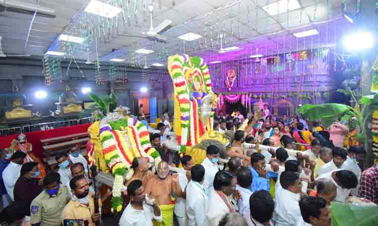 నయనానందం.. ఎదుర్యోలు సంబురం