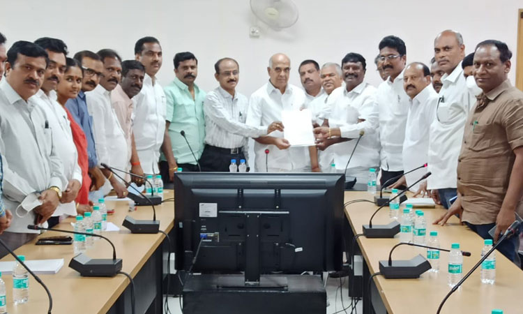 44 కార్మిక చట్టాలు హుష్‌కాకి