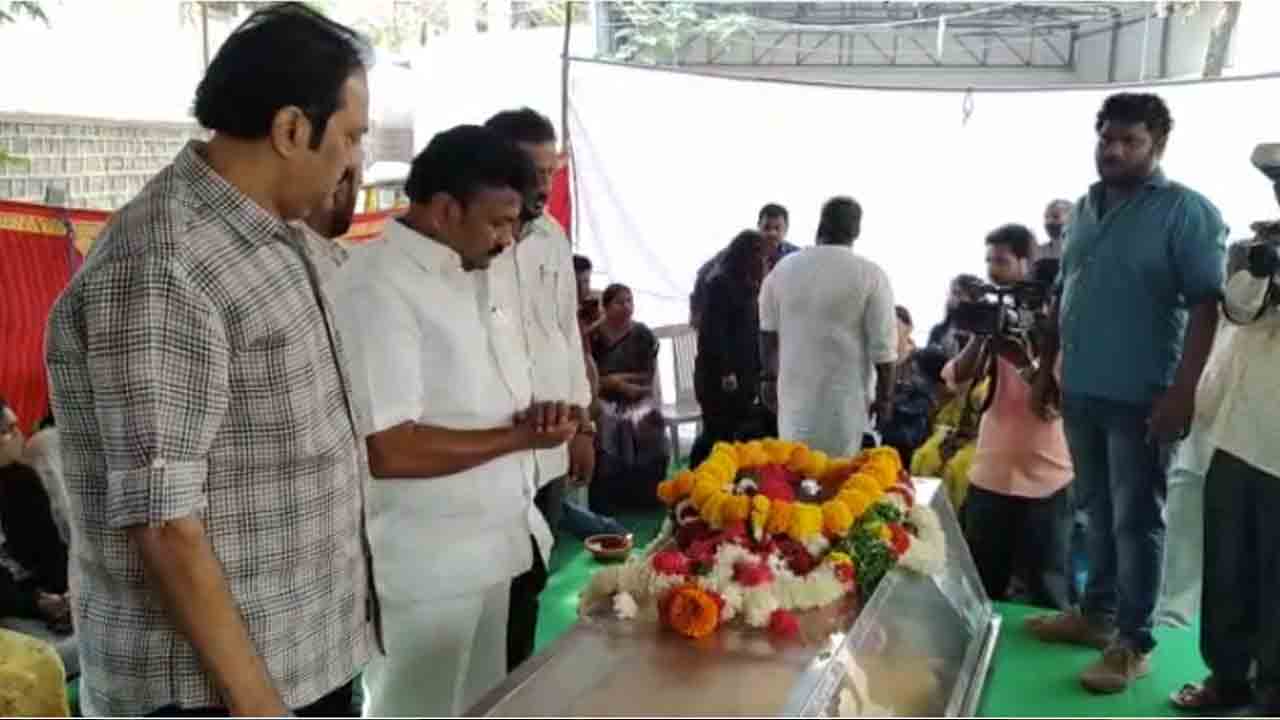 Kandikonda | కందికొండ భౌతిక కాయానికి నివాళులర్పించిన మంత్రి తలసాని