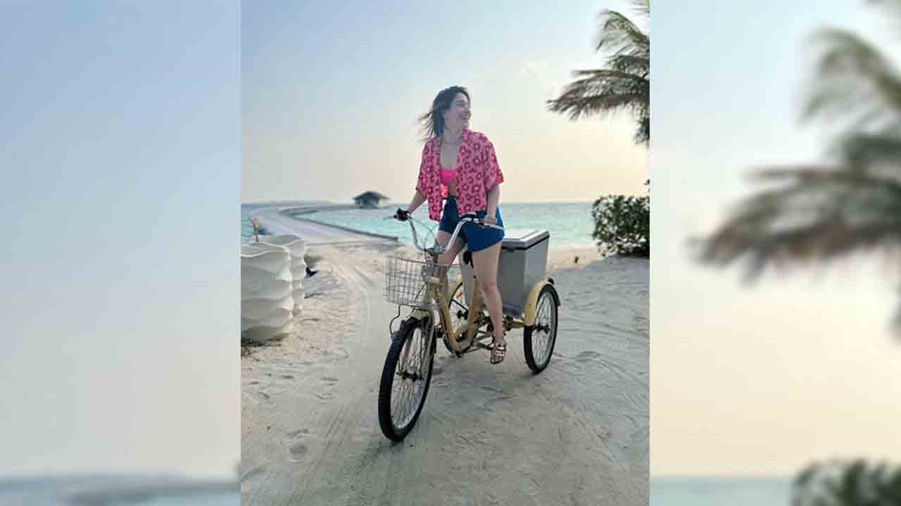 Tamannaah Bhatia  | ఐసీక్రీమ్స్ అమ్మిన త‌మ‌న్నా..ఇంత‌కీ ఎక్క‌డో తెలుసా..?