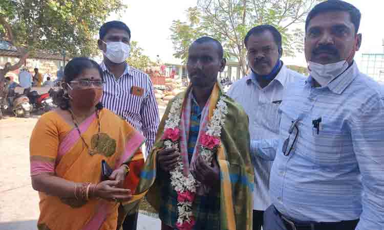 ఎర్రబంగారం క్వింటాల్‌ @ 32 వేలు