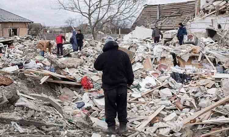 Ukraine | రష్యా బాంబు దాడిలో.. అందర్నీ కోల్పోయి.. ఒంటరిగా నిలబడి ఏడుస్తూ..