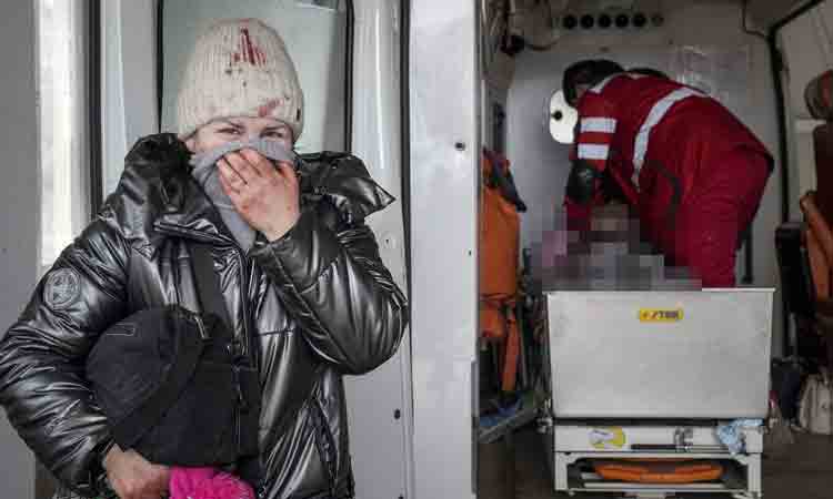 Ukraine | పేలుడులో చిక్కుకున్న చిన్నారి.. రక్తసిక్తమైన చేతులతో ఏడుస్తున్న తల్లి.. కన్నీరు పెట్టిస్తున్న వార్ సీన్